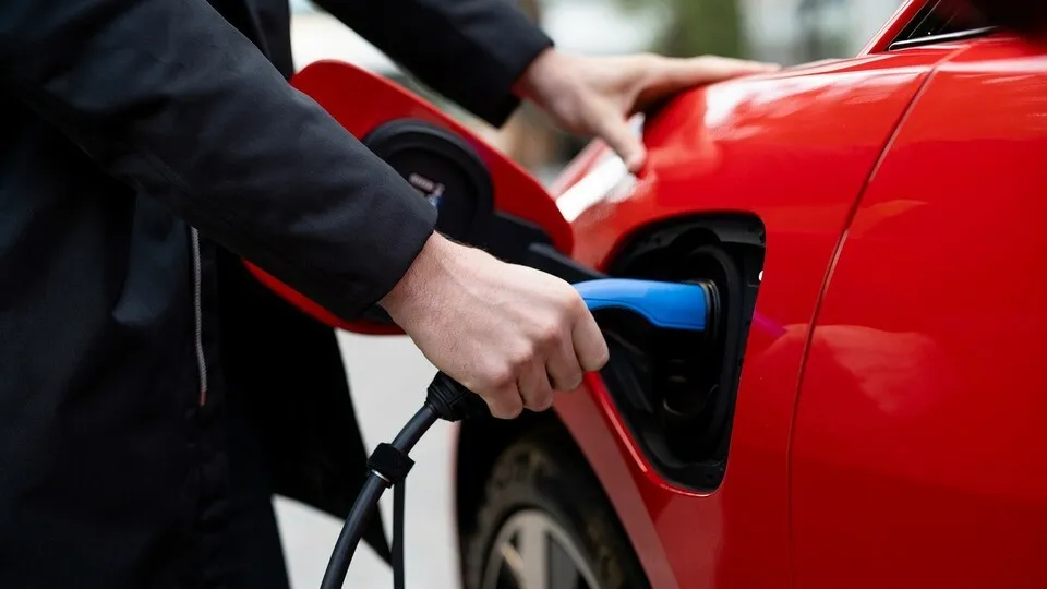 Leaseplan: Positive Einstellung zu E-Mobilität nimmt zu